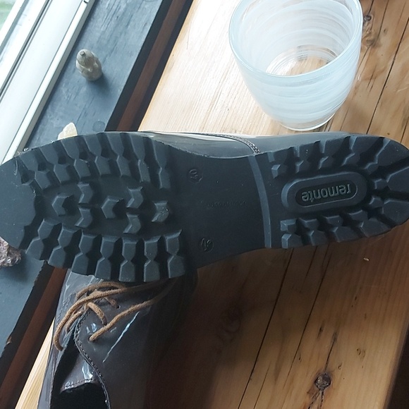 shoes - Picture 3 of 3